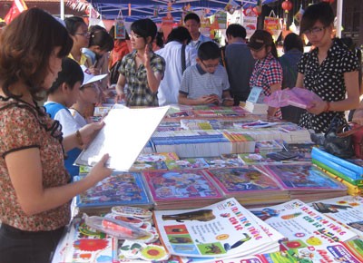Crowds at the Book and Reading Culture Festival 2012 in Hanoi
